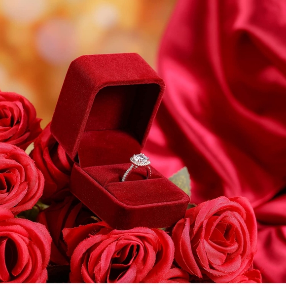 RED VELVET RING BOXES SET OF 6 - Picture 3 of 4